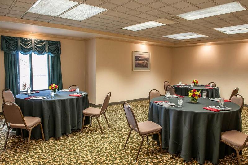 בית מלון כפרי Comfort Inn & Suites Warsaw Near Us30