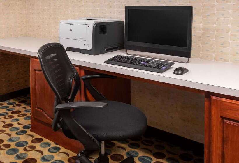 هتل Days Inn & Suites By Wyndham Tyler