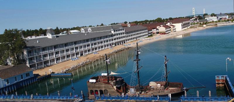 هتل Hamilton Inn Select Beachfront Mackinaw City
