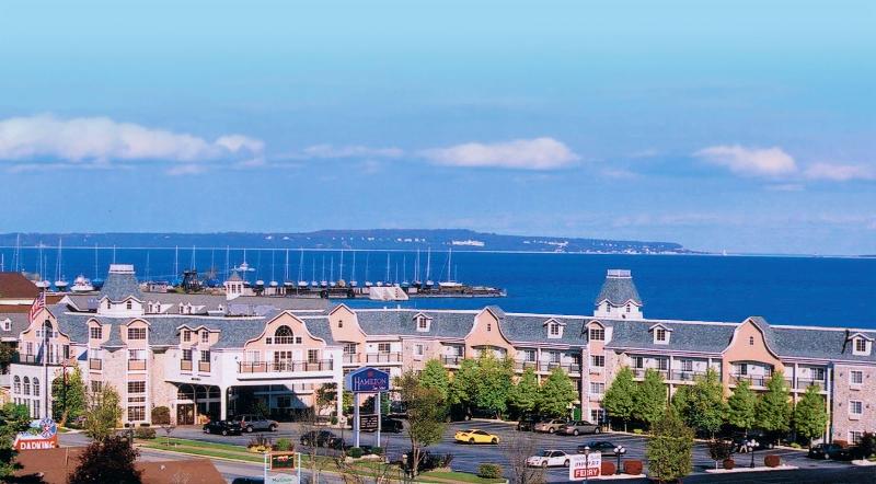 هتل Hamilton Inn Select Beachfront Mackinaw City