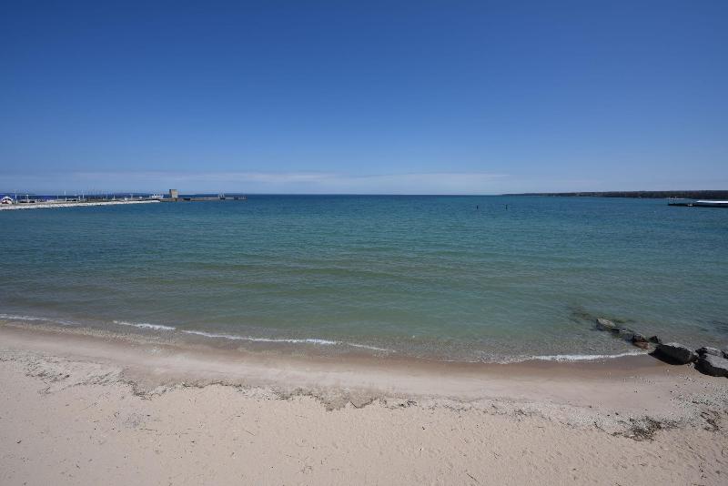 هتل Hamilton Inn Select Beachfront Mackinaw City