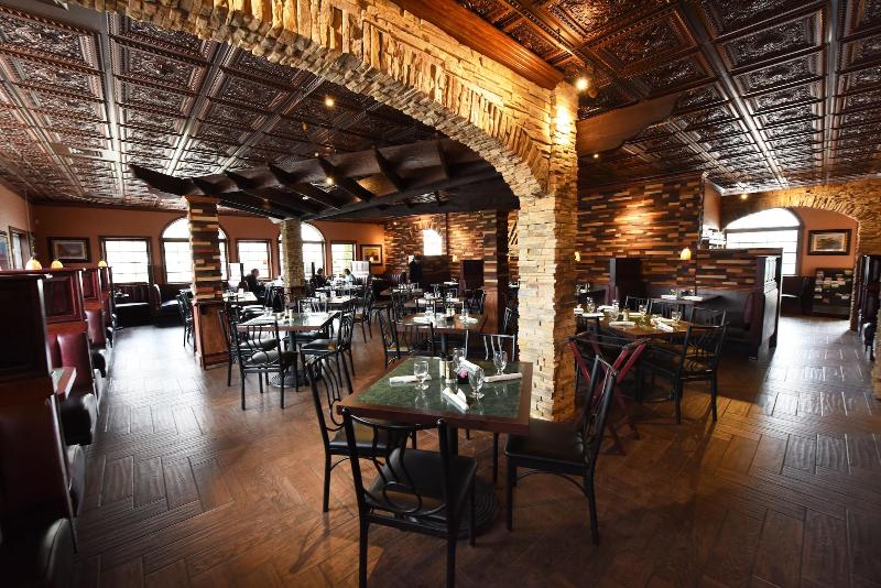 هتل Hamilton Inn Select Beachfront Mackinaw City