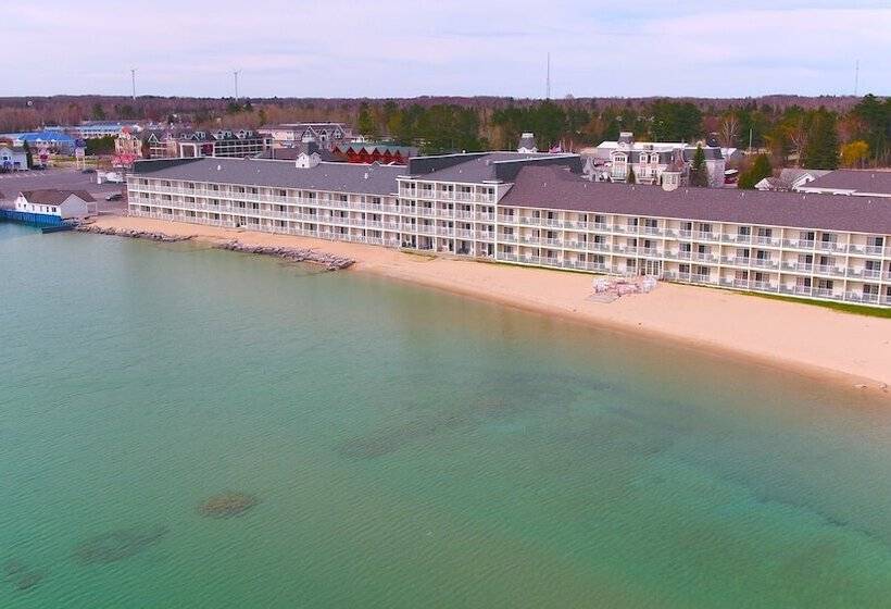 هتل Hamilton Inn Select Beachfront Mackinaw City