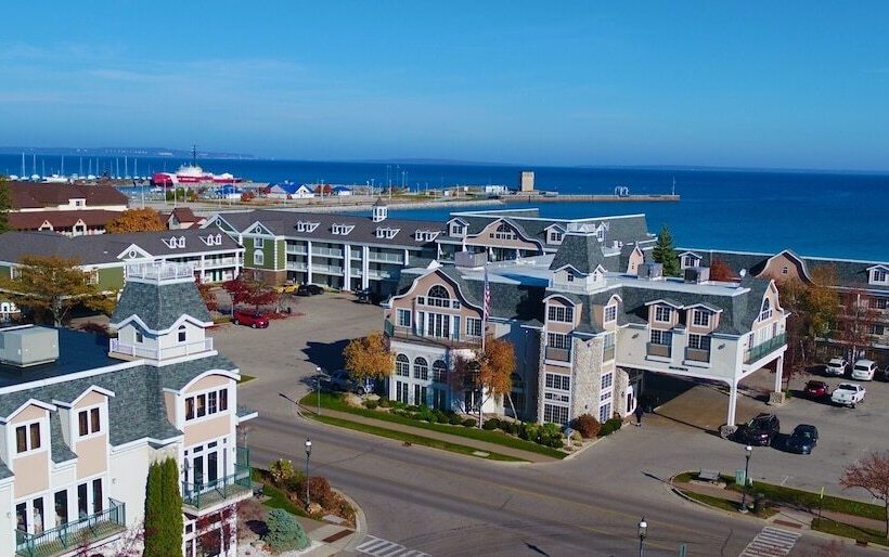 هتل Hamilton Inn Select Beachfront Mackinaw City