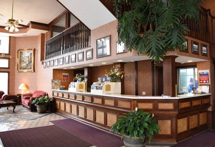 هتل Hamilton Inn Select Beachfront Mackinaw City