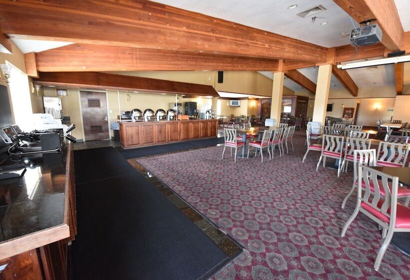 هتل Hamilton Inn Select Beachfront Mackinaw City