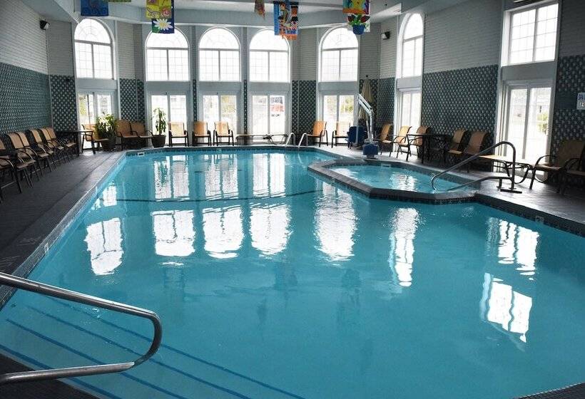 هتل Hamilton Inn Select Beachfront Mackinaw City