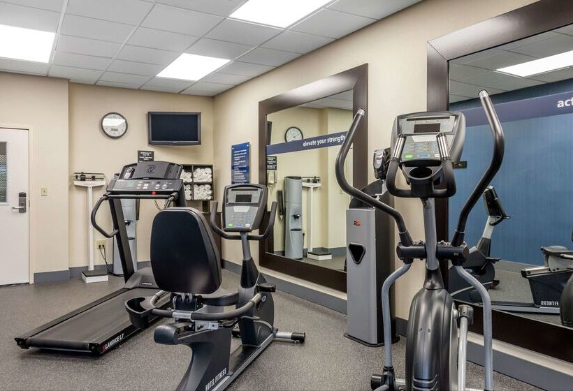 فندق Hampton Inn Adel