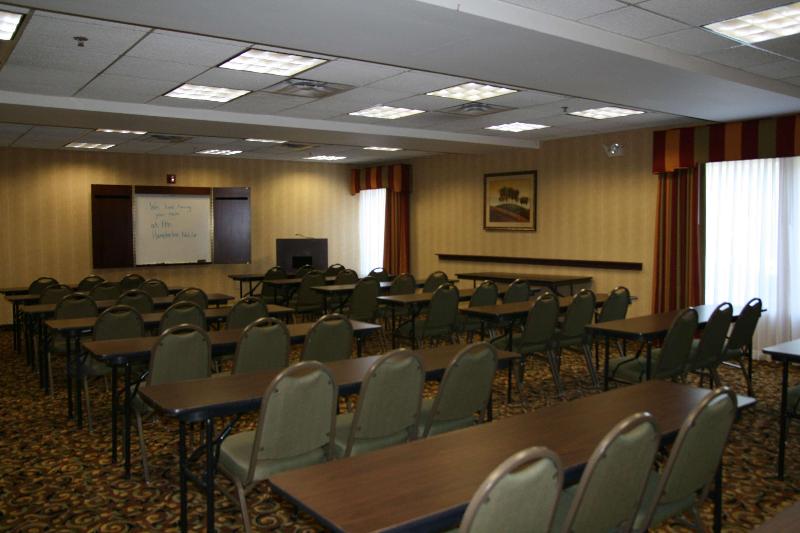 Отель Hampton Inn Adel