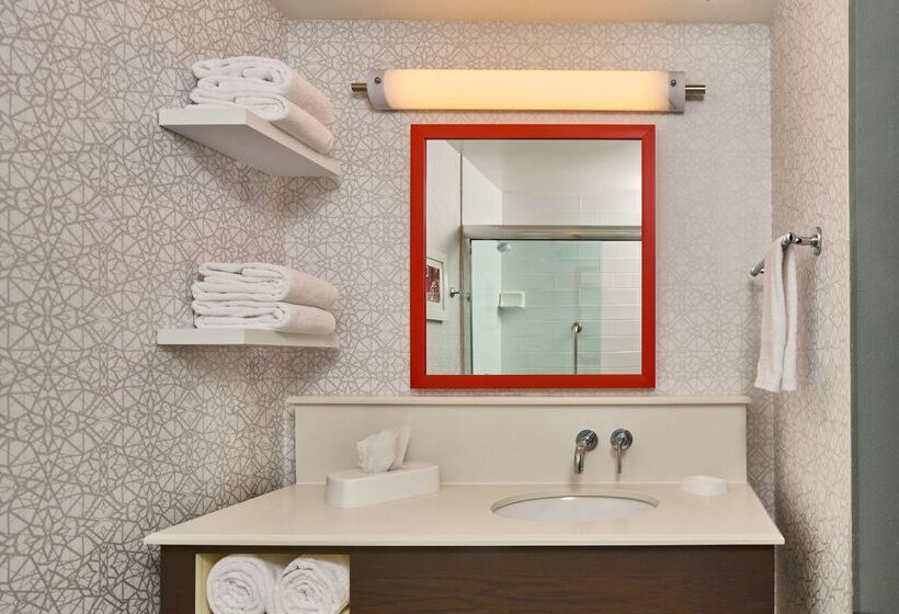 هتل Hampton Inn Anchorage
