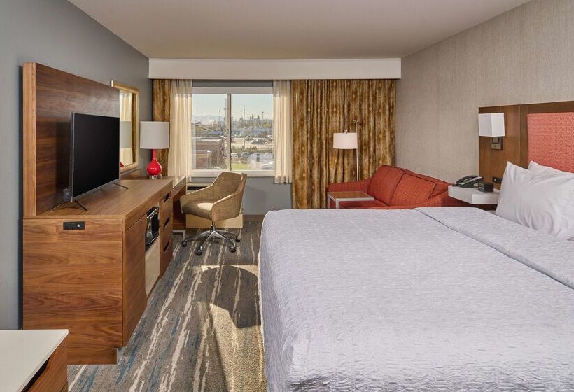 هتل Hampton Inn Anchorage