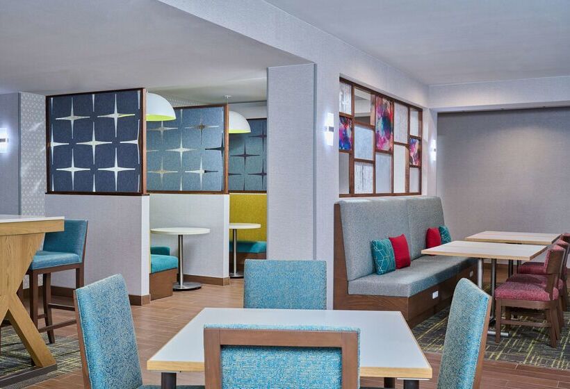 هتل Hampton Inn Anchorage