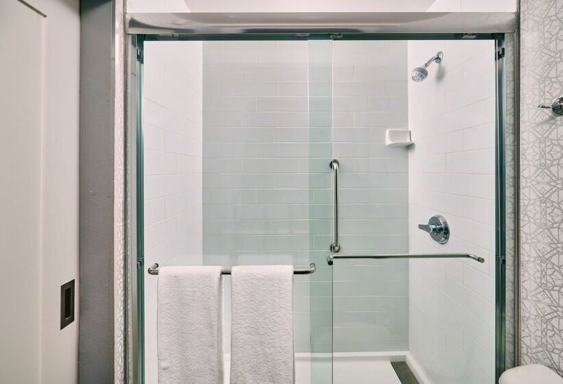 هتل Hampton Inn Anchorage