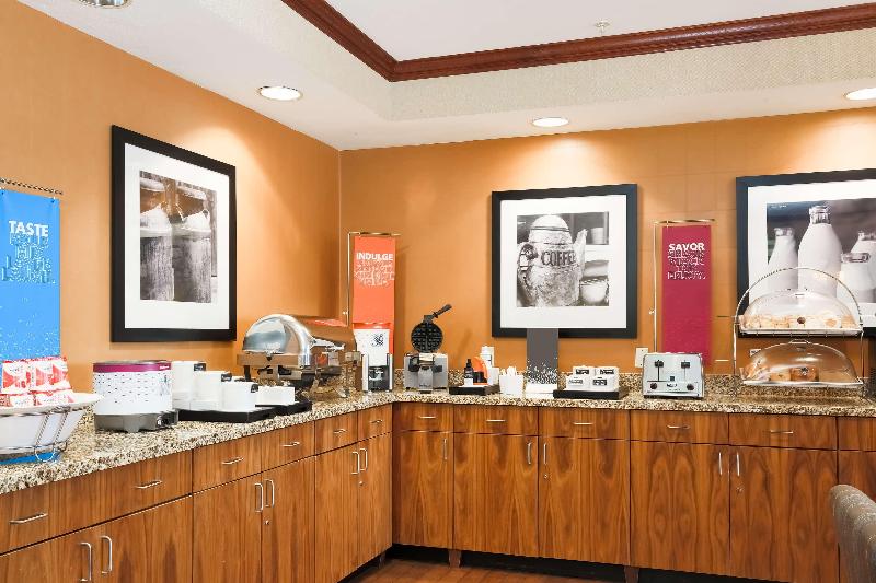 هتل Hampton Inn Anchorage