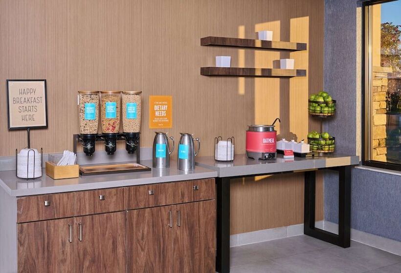 هتل Hampton Inn Anchorage