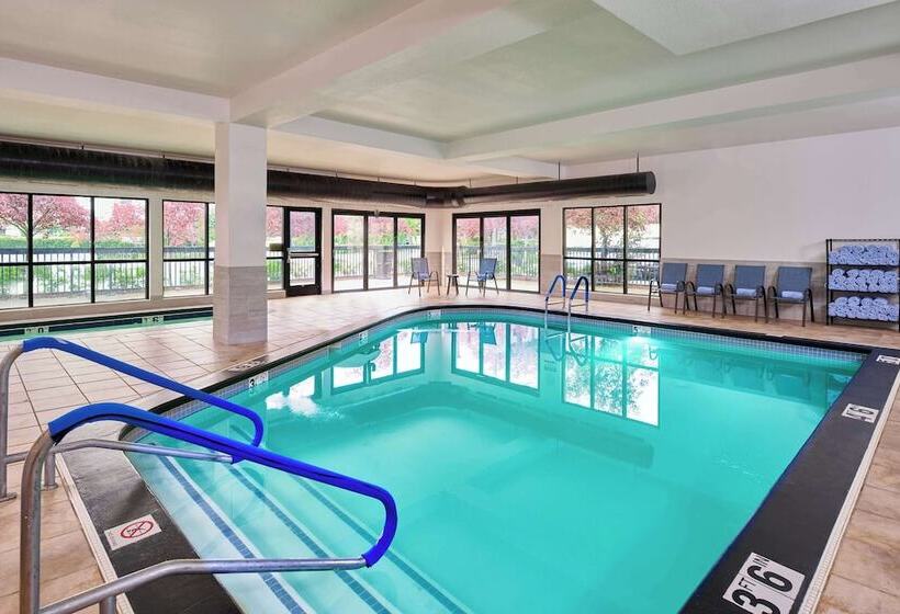 هتل Hampton Inn Anchorage