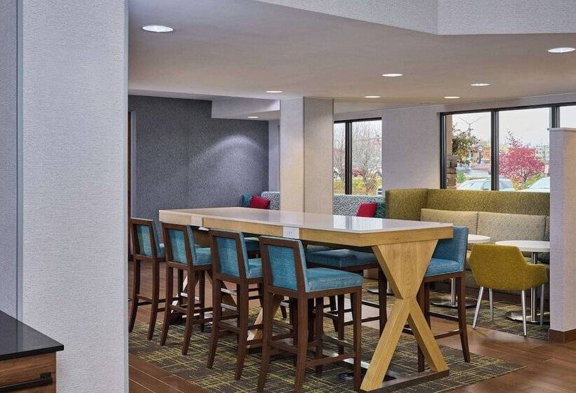 هتل Hampton Inn Anchorage