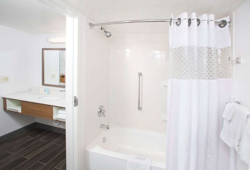 هتل Hampton Inn & Suites Annapolis