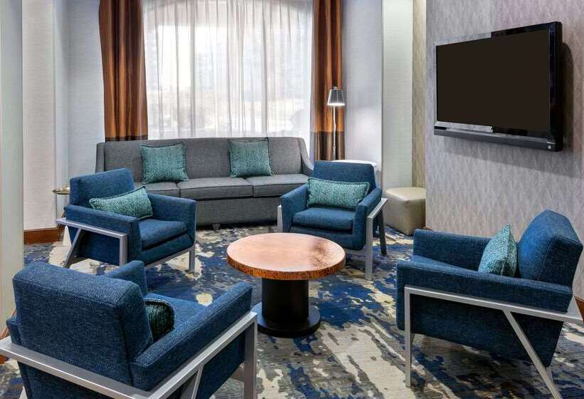 هتل Hampton Inn & Suites Kansas City Country Club Plaza
