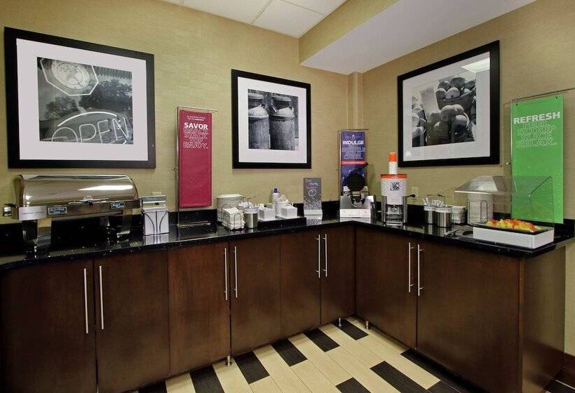 Отель Hampton Inn Ashtabula