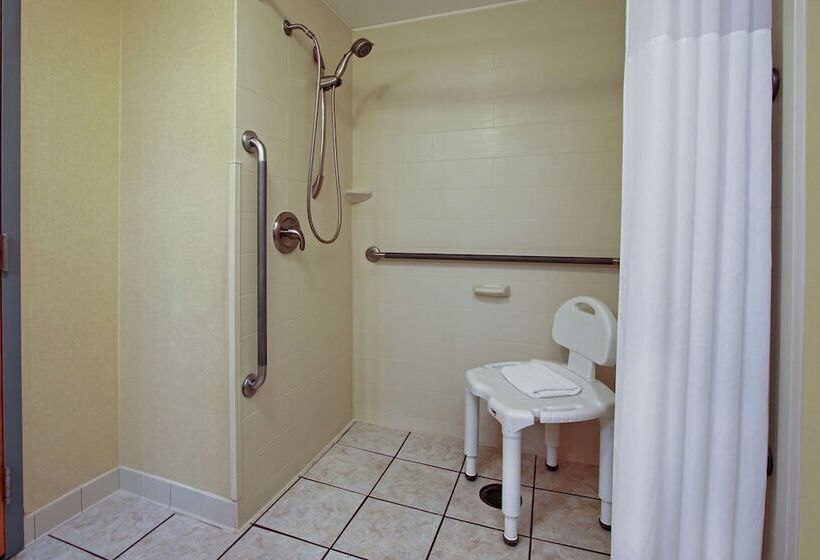 호텔 Hampton Inn Ashtabula
