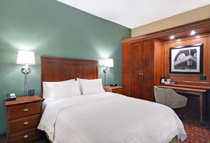هتل Hampton Inn Athens