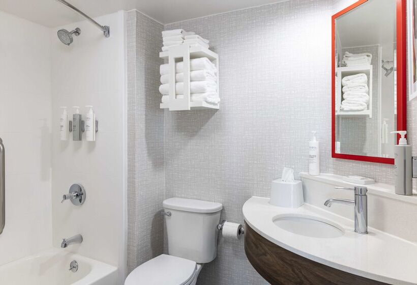 هتل Hampton Inn Athens