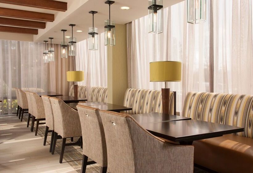 هتل Hampton Inn Atlantanorth Druid Hills