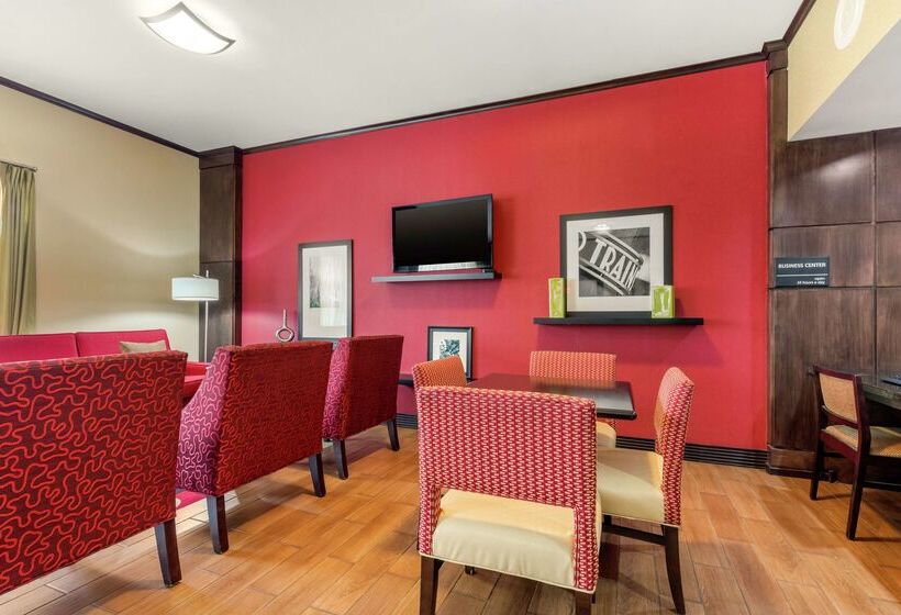 هتل Hampton Inn Brookhaven