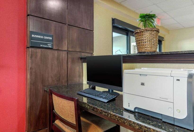 هتل Hampton Inn Brookhaven