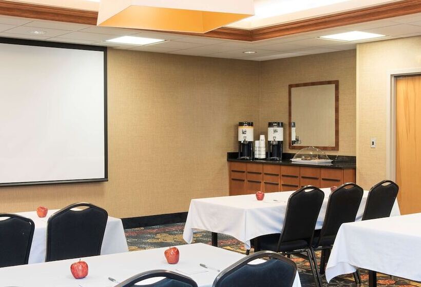 هتل Hampton Inn Columbus/taylorsville/edinburgh