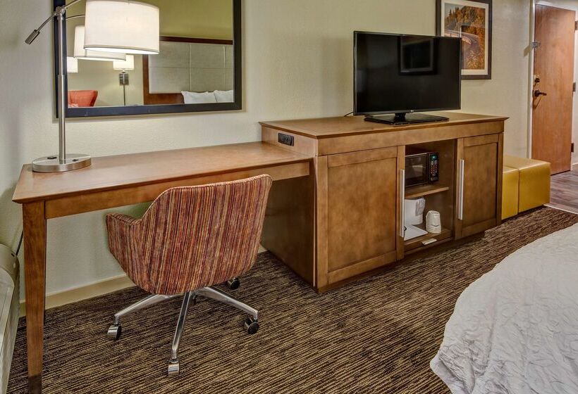 هتل Hampton Inn Concord Kannapolis