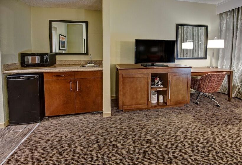 هتل Hampton Inn Concord Kannapolis