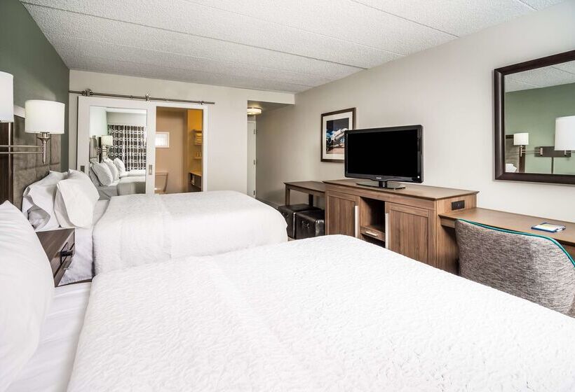 هتل Hampton Inn Dover