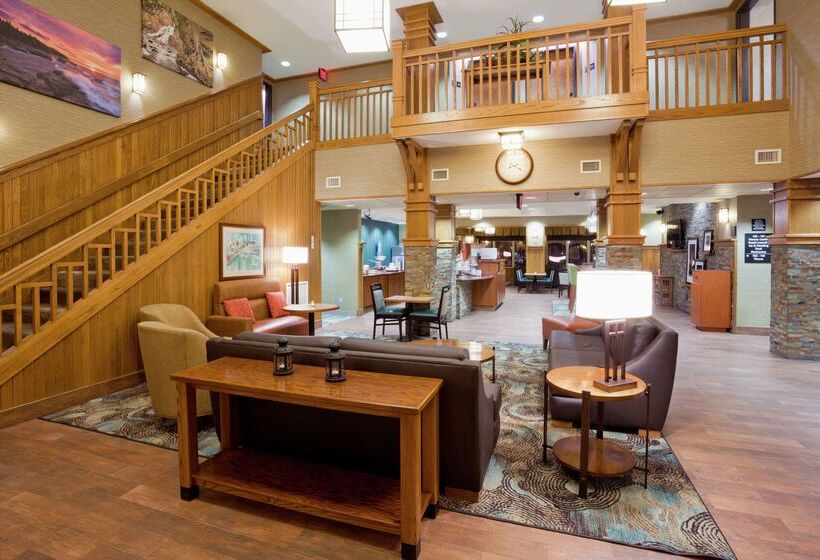 هتل Hampton Inn Duluth Canal Park