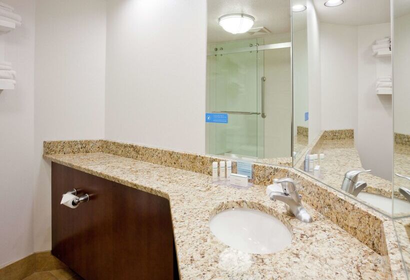 هتل Hampton Inn Duluth Canal Park