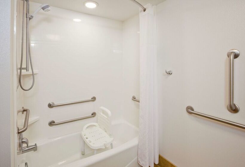 هتل Hampton Inn Duluth Canal Park