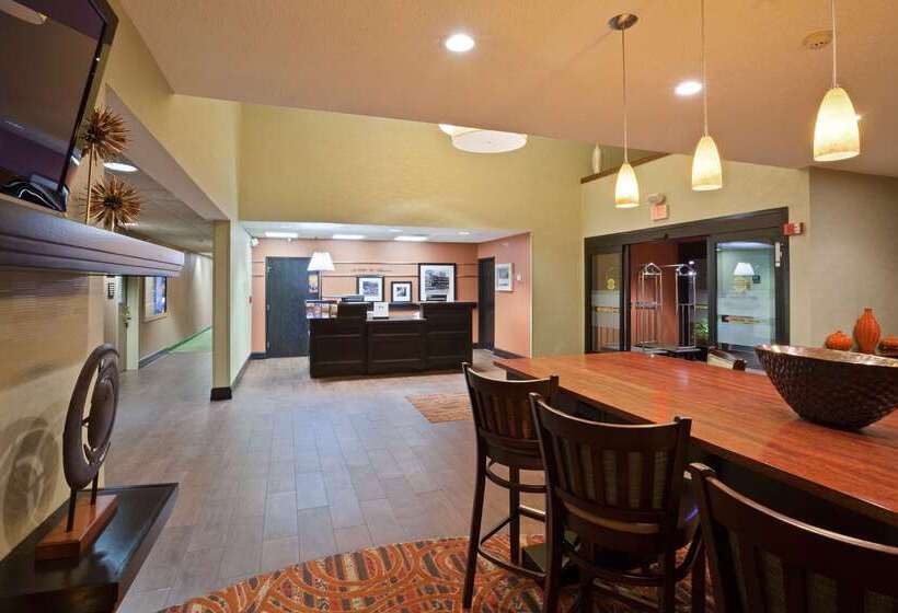 هتل Hampton Inn Elkhart In