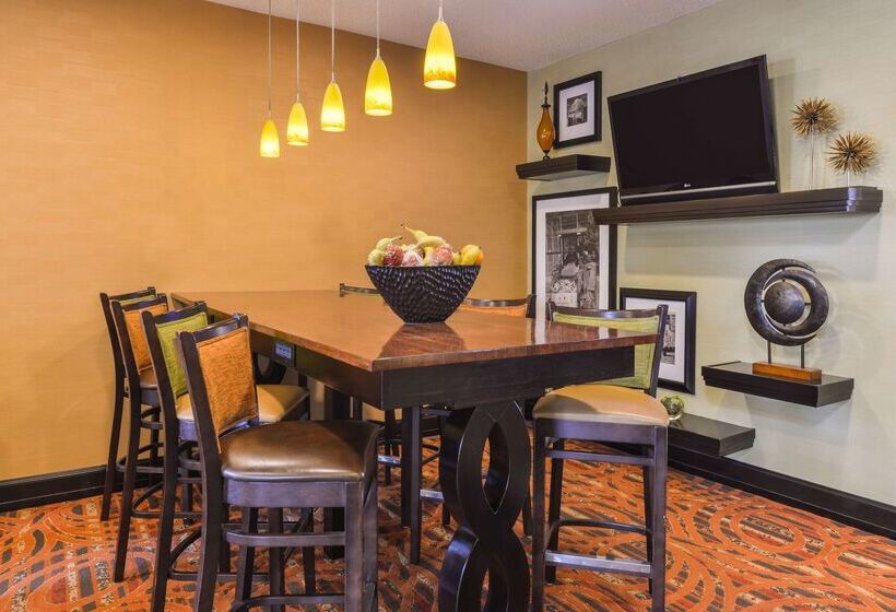 هتل Hampton Inn Elkhart In