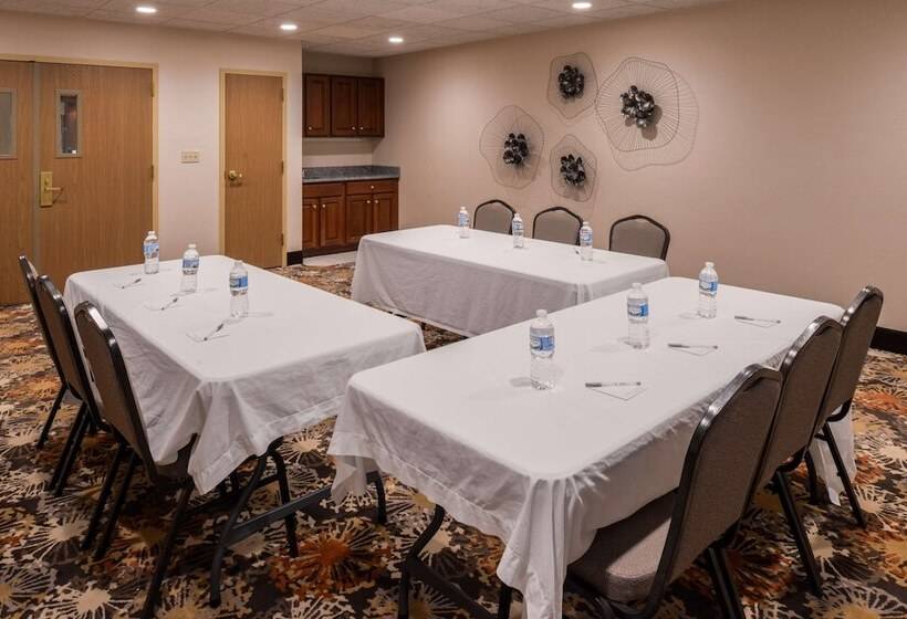 هتل Hampton Inn Elkhart In