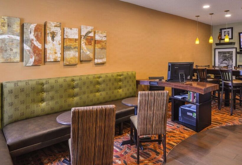 هتل Hampton Inn Elkhart In