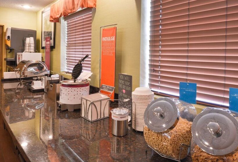 هتل Hampton Inn Elkhart In