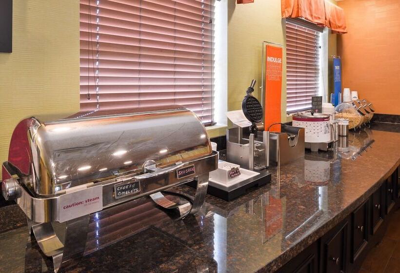هتل Hampton Inn Elkhart In