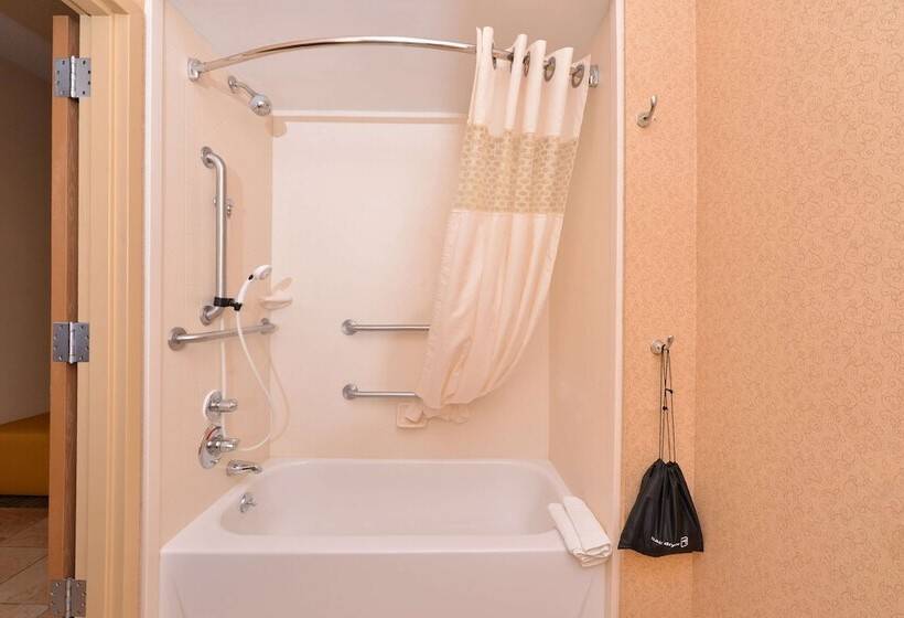 هتل Hampton Inn Elkhart In