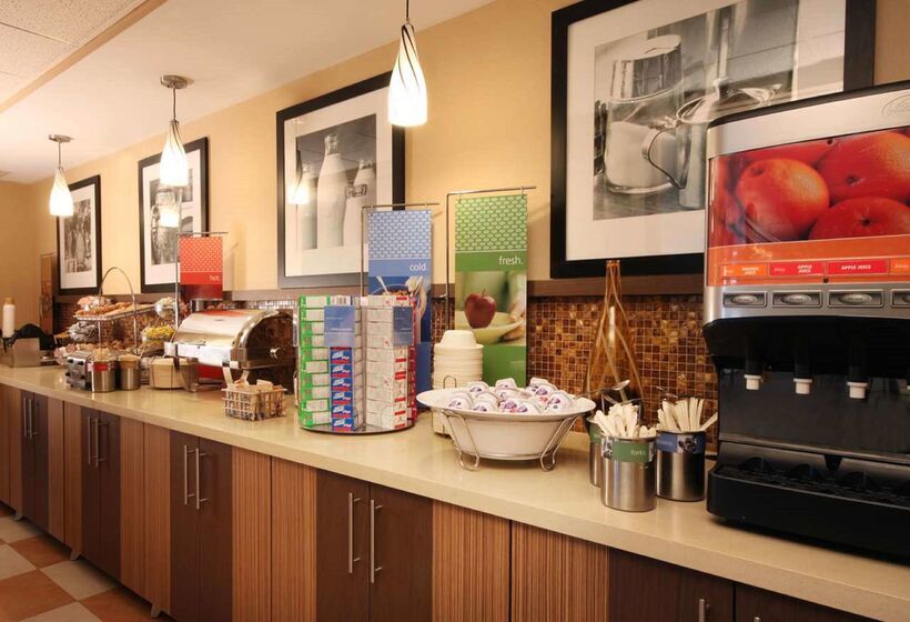هتل Hampton Inn Grand Rapids North