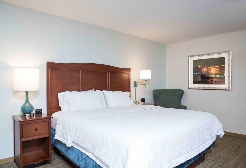 هتل Hampton Inn Grand Rapids North
