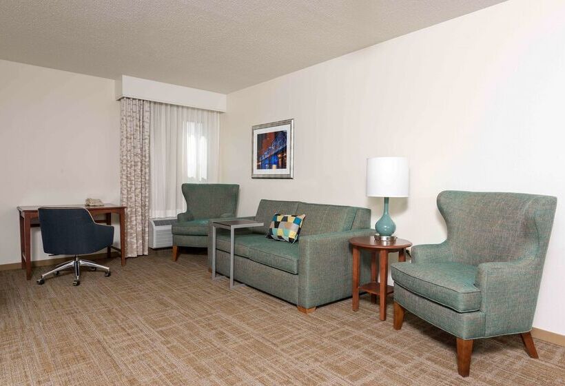 هتل Hampton Inn Grand Rapids North