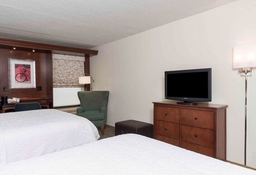 هتل Hampton Inn Grand Rapids North