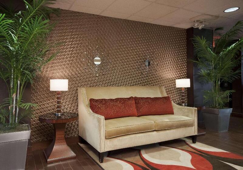 هتل Hampton Inn Grand Rapids North