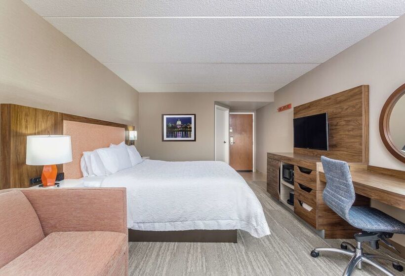 Отель Hampton Inn Harrisburgeast